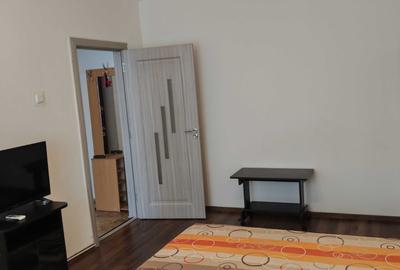 Garsonieră decomandată în Gorjului