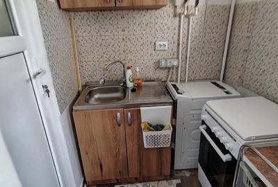 Garsonieră decomandată în Titan