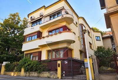 Apartament cu 5 camere semidecomandat, mobilat în Moșilor