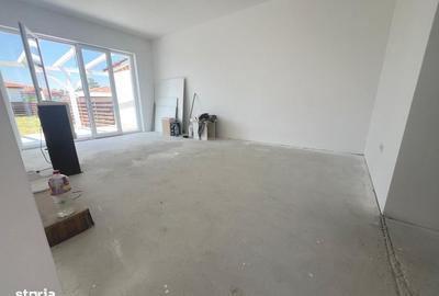 Casă cu 4 camere cu Teren 381 Mp în Moșnița Nouă