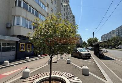 Apartament cu 4 camere semidecomandat în Berceni