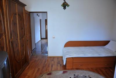 Casă individuală cu 7 camere cu Canalizare în Central - 16