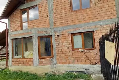 Casă cu 5 camere în Central