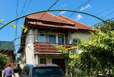 Casă cu 4 camere în Malu Mare - 2