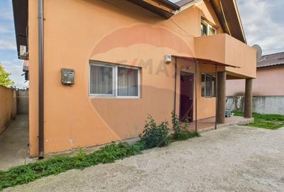 Casă individuală cu 6 camere cu Teren 252 Mp în Est