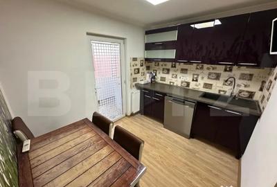 Apartament cu 3 camere decomandat în Rovine - 8
