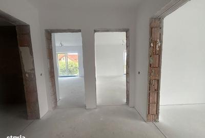 Casă cu 4 camere cu Teren 705 Mp în Sadu