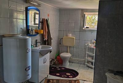 Casă cu 4 camere decomandat în Central