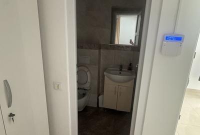 Spațiu comercial, de 40 mp, în Central - 4