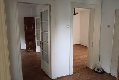 Casă cu 3 camere în Câmpulung Muscel