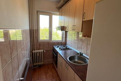 Apartament cu 3 camere semidecomandat, mobilat în Olimpia-Stadion