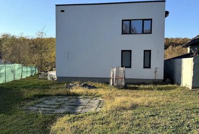 Casă cu 5 camere cu Teren 1095 Mp în Nisipoasa - 4
