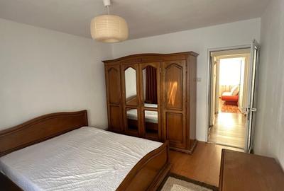 Apartament cu 3 camere decomandat în Tudor