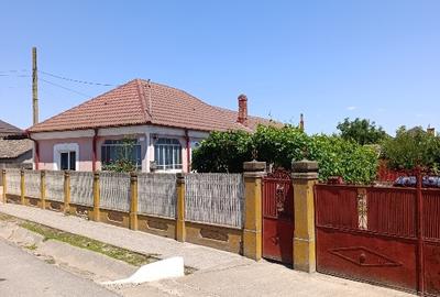 Casă individuală cu 5 camere cu Teren 830 Mp în Maglavit