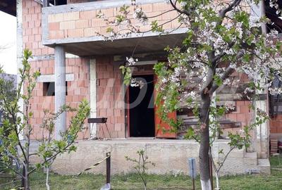 Casă cu 6 camere cu Teren 628 Mp în Ghiroda - 1