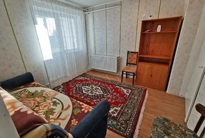 Apartament cu 3 camere decomandat în Exterior Vest