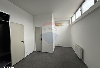 Spațiu comercial, de 102 mp, în Est - 13
