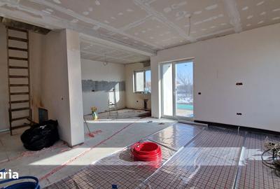 Casă cu 5 camere cu Teren 250 Mp în Ghiroda