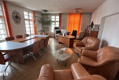 Apartament cu 7 camere în Central