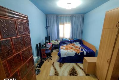 Apartament cu 3 camere decomandat în Bozovici