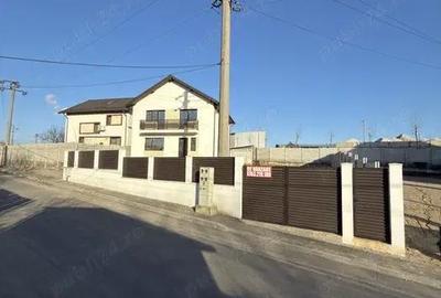 Casă cu 7 camere cu Teren 375 Mp în Central - 1