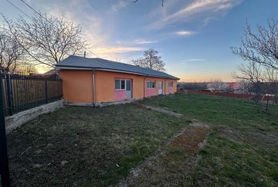 Casă cu 4 camere în Broscăuți - 15