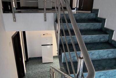 Casă cu 10 camere cu Teren 300 Mp în Sânmartin - 2