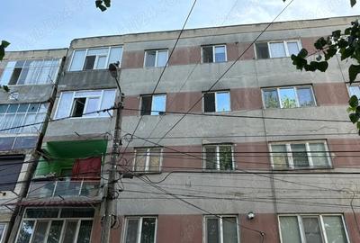 Apartament cu 3 camere decomandat în Vest