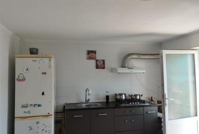 Casă individuală cu 9 camere cu Canalizare în 9 Mai - 21