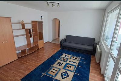 Apartament cu 3 camere semidecomandat, mobilat în Lujerului