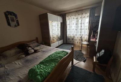Apartament cu 3 camere decomandat, mobilat în Central