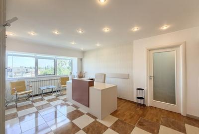 Apartament cu 3 camere decomandat în Libertății