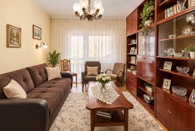 Apartament cu 3 camere decomandat, mobilat în Delfinariu