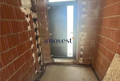Casă cu 5 camere cu Teren 532 Mp în Odoreu