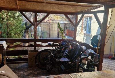 Casă cu 9 camere cu Canalizare în Andronache - 2
