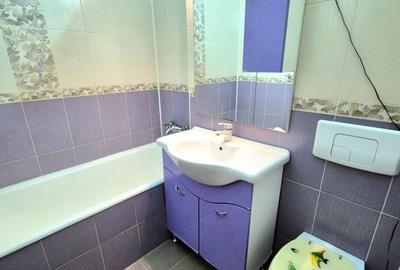 Apartament cu 3 camere semidecomandat, mobilat în Central