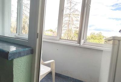 Apartament cu 2 camere semidecomandat în Craiovei