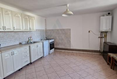 Casă cu 5 camere cu Teren 460 Mp în Trei Stejari