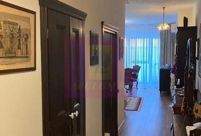 Apartament cu 3 camere semidecomandat în Decebal