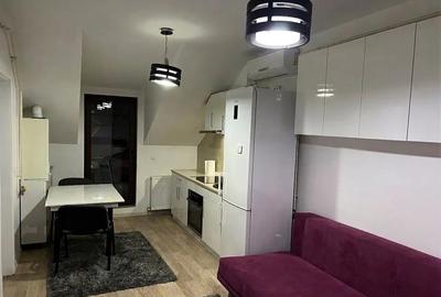 Apartament cu 3 camere semidecomandat în Podu Roș