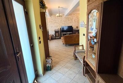 Casă cu 6 camere cu Teren 600 Mp în Bordei - 2