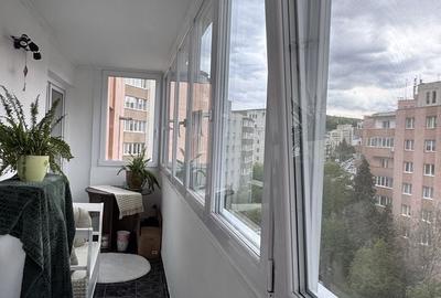Apartament cu 4 camere decomandat în Tudor
