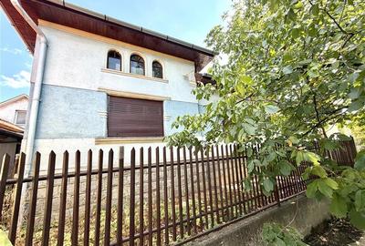 Casă cu 2 camere cu Teren 474 Mp în Central