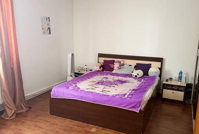 Casă cu 3 camere cu Canalizare în Central