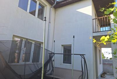 Casă cu 5 camere cu Teren 4200 Mp în Central - 1