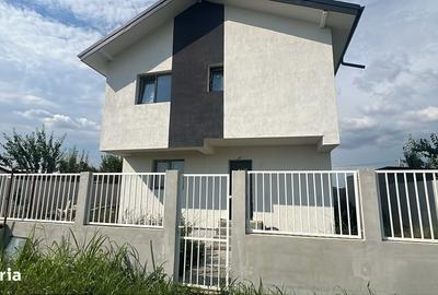 Casă cu 4 camere în Vidra