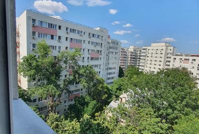 Apartament cu 3 camere semidecomandat în Mihai Bravu