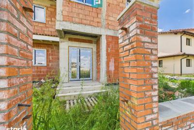 Casă cu 5 camere cu Teren 800 Mp în Ronaț
