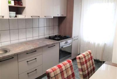Apartament cu 3 camere decomandat, mobilat în Central