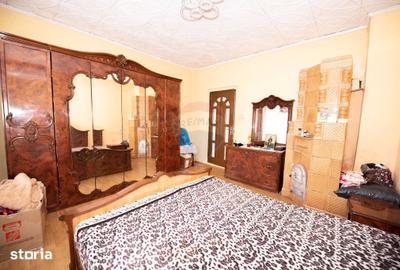 Casă cu 7 camere cu Teren 466 Mp în Central
